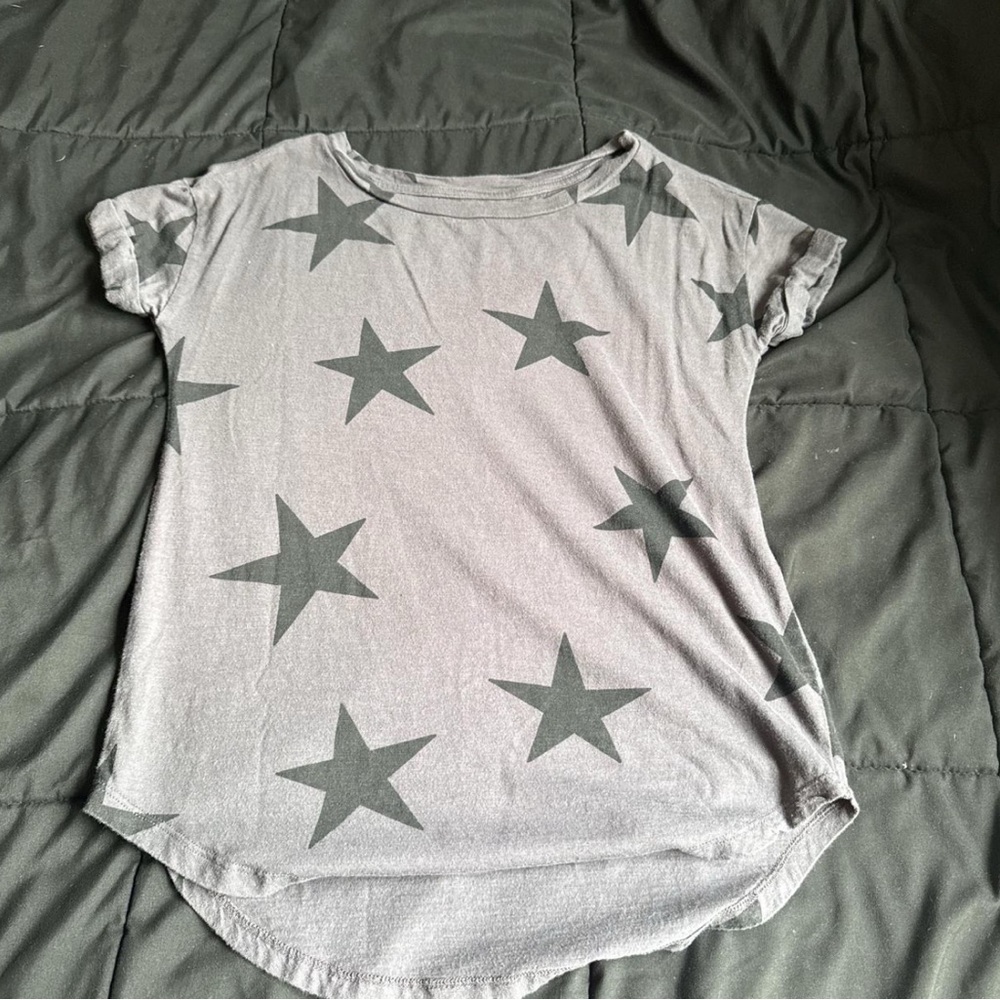 Maurices Gray Star Print Short Sleeve Tee